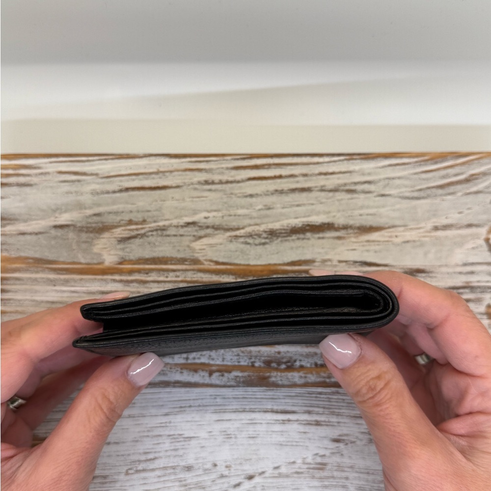 Gucci Black Leather G wallet. Giftable. So clean. - Picture 11 of 12